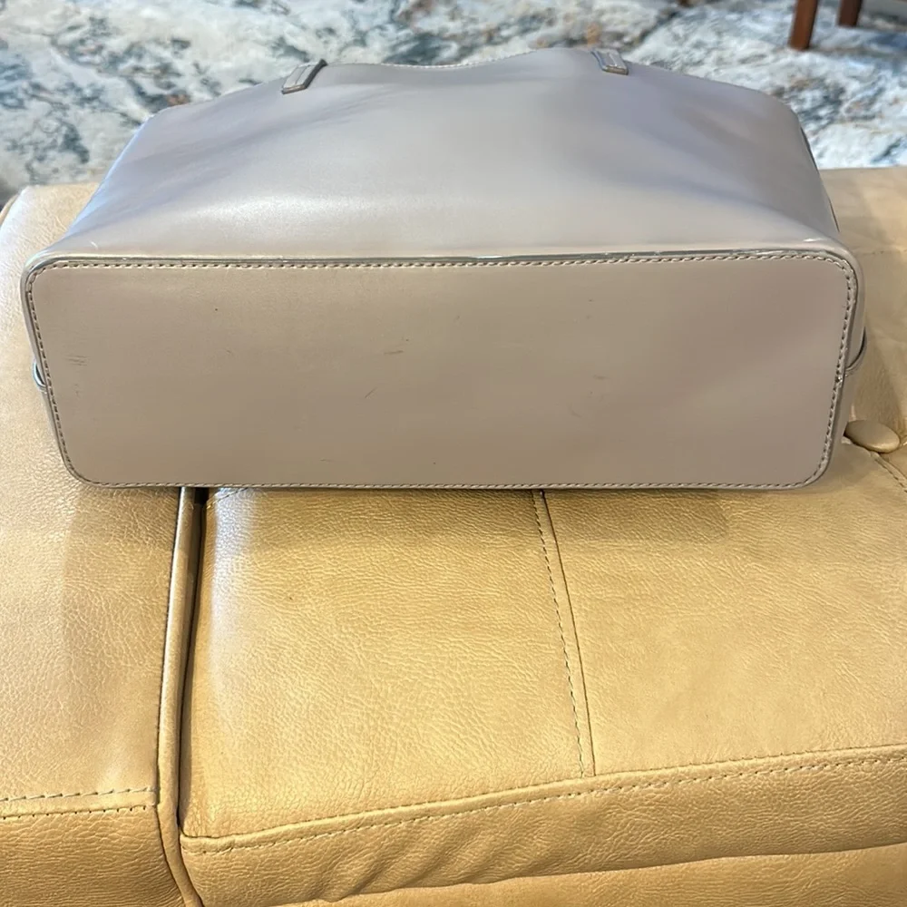 Kate spade large taupe tote with decorative gold glitter bow